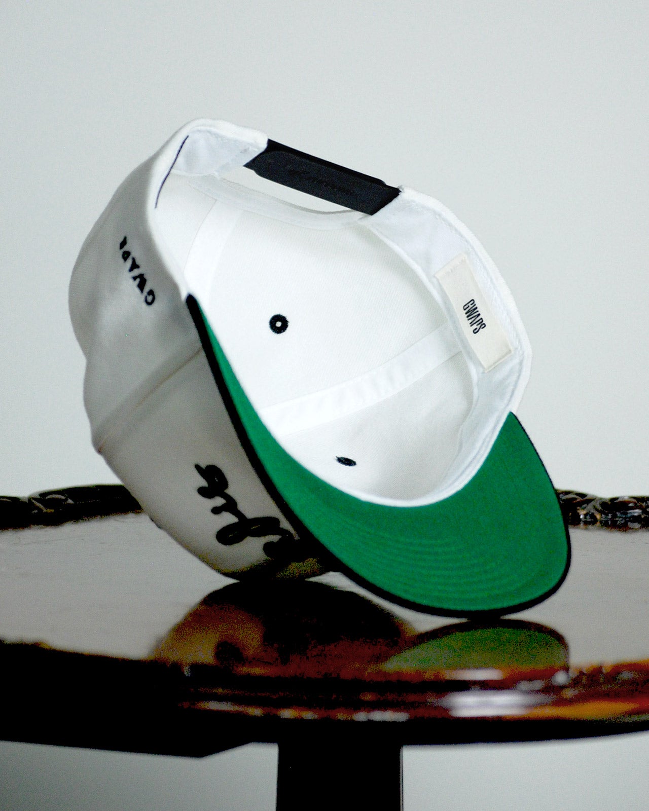 C'EST LE PARADIS SNAPBACK